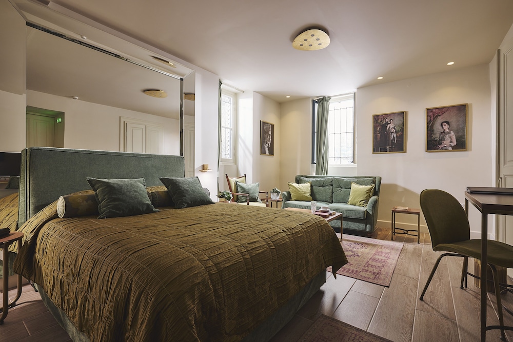 Junior Studio Suite, Garden View (Garden Suite, Semi Basement) photo 1