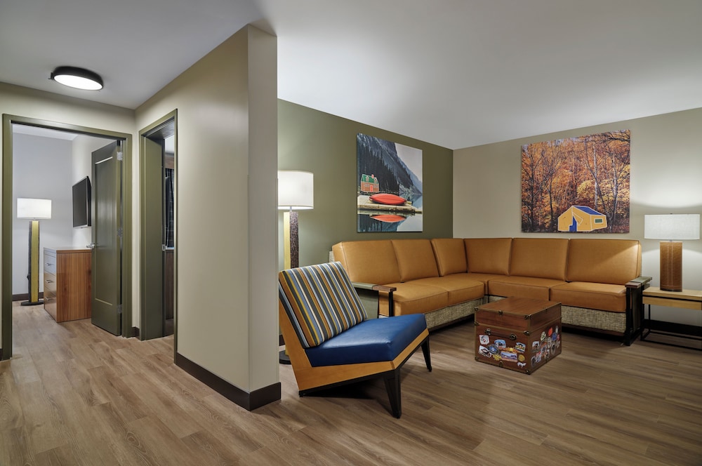 Suite, Accessible (Grizzly Bear) photo 3