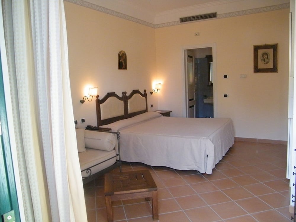 Superior Triple Room, No Windows, Ground Floor