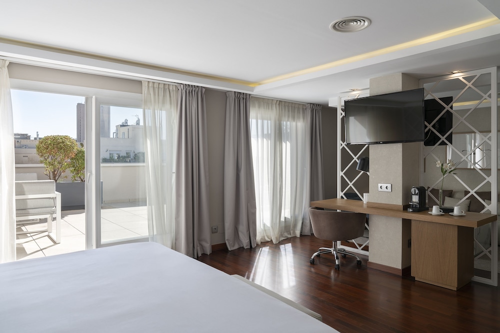 Junior suite double or twin room thumbnail 5