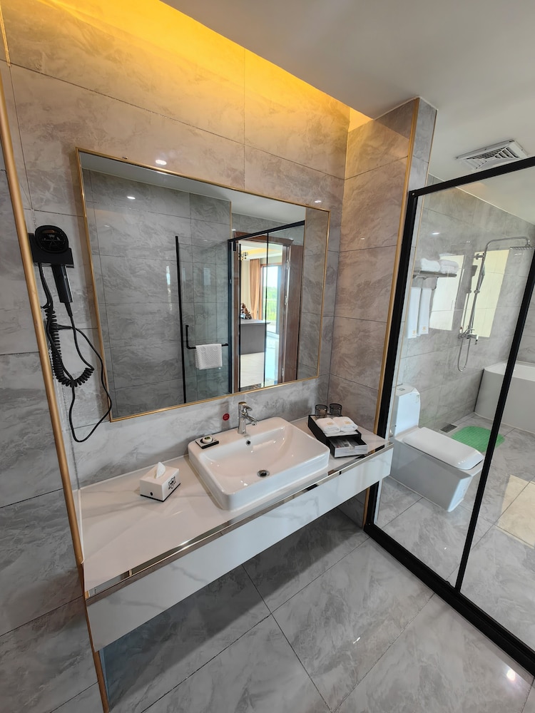Royal Studio Suite photo 3
