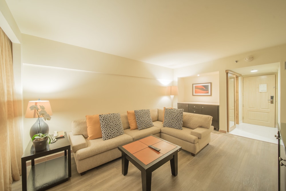 Junior Suite, 1 King Bed - Photo 1