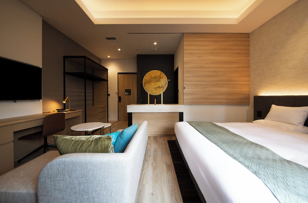 [Advance Card Payment Only] Deluxe King Room, Non Smoking (1 King Bed) - Photo 3
