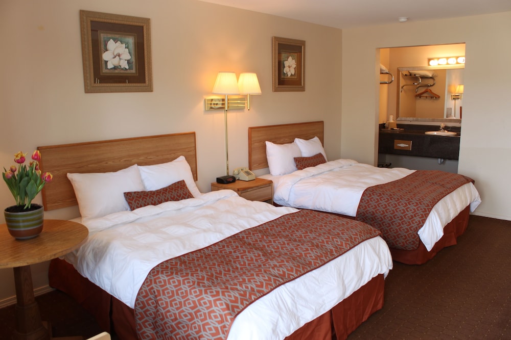 Standard Room, 2 Queen Beds photo 1
