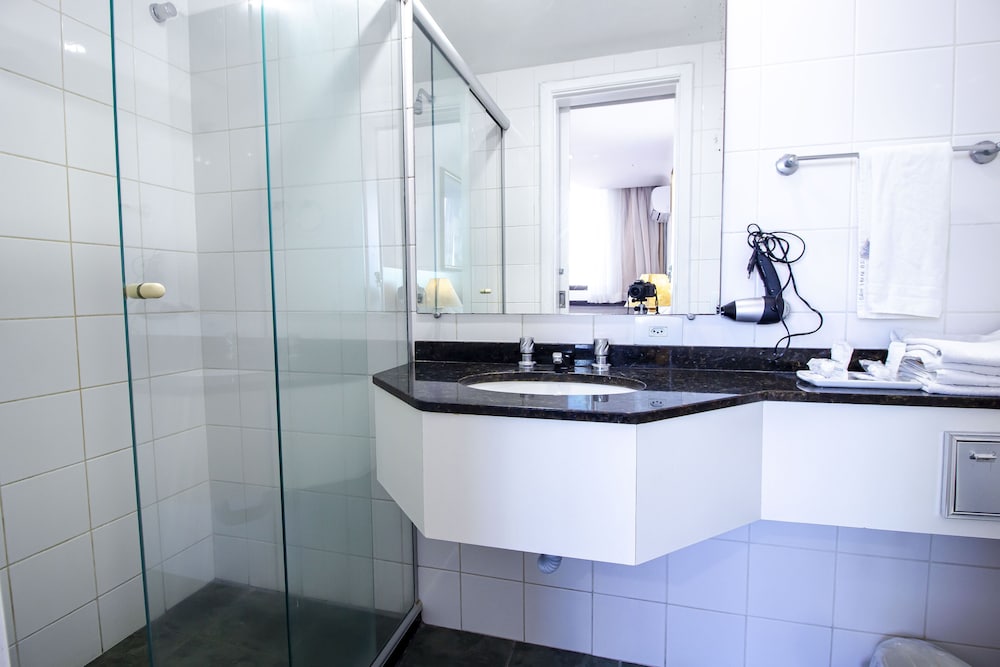 Standard Triple Room, Multiple Beds - Photo 10