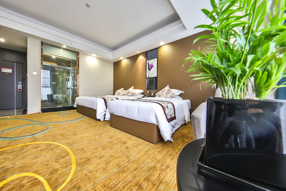 Room, 2 Double Beds, Smoking, Mountain View - Photo 3