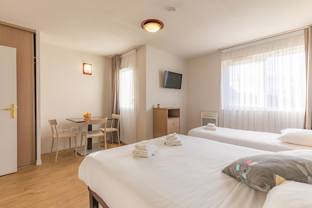 Superior Studio, Multiple Beds - Photo 4