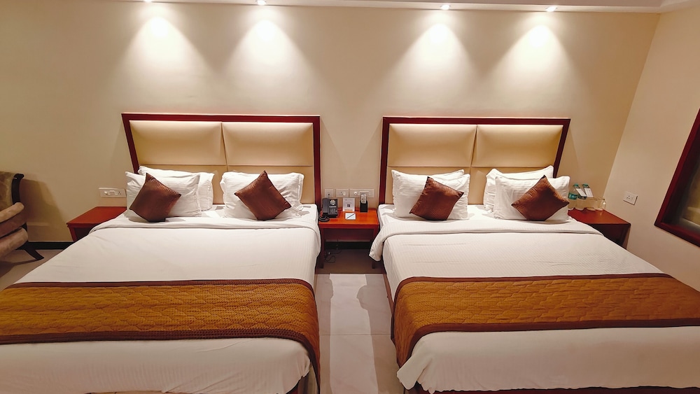 Luxury Suite - Photo 13