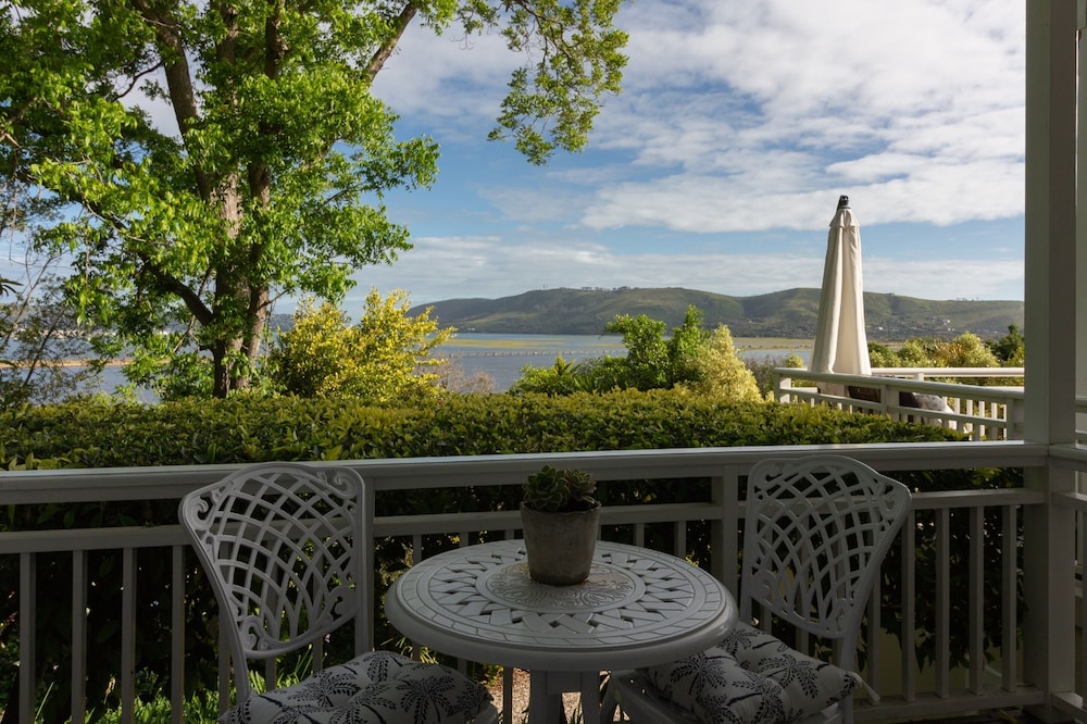 Standard Double or Twin Room (Standard Lagoon & Sea Facing King) photo 2