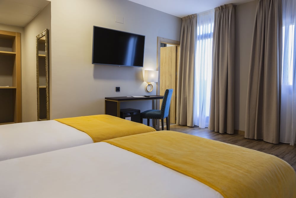 Standard Double Room - Photo 4