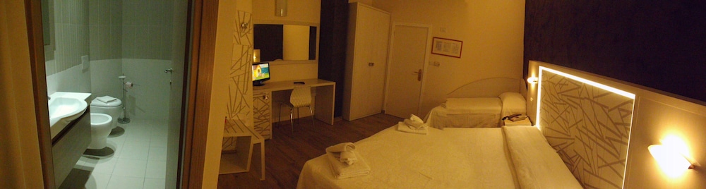 Classic Triple Room, Balcony photo 2
