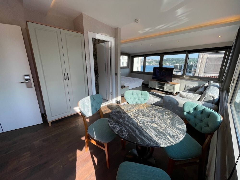 Superior Double Room (Stair Access) photo 2