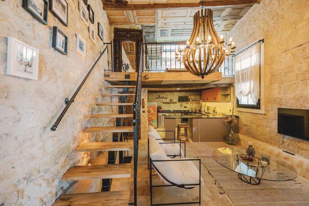 Loft - Photo 1