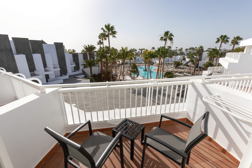 Suite, Balcony, Garden View Suite, Balcony, Garden View