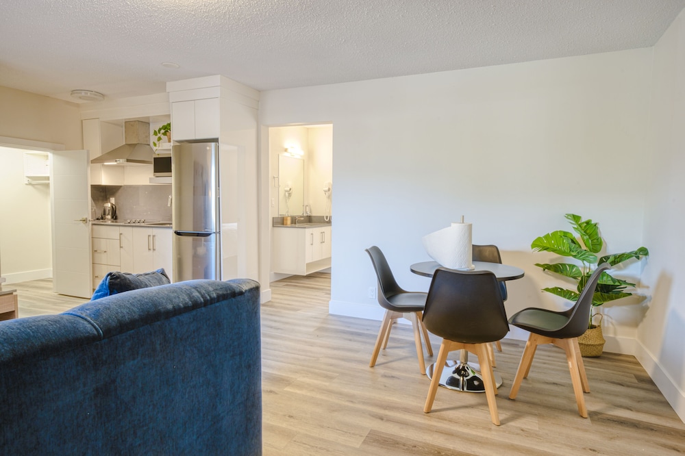 Superior King Suite Lake View and Patio