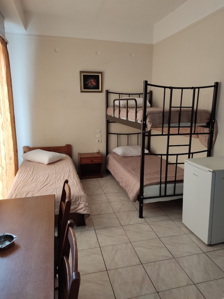 Basic Triple Room photo 1