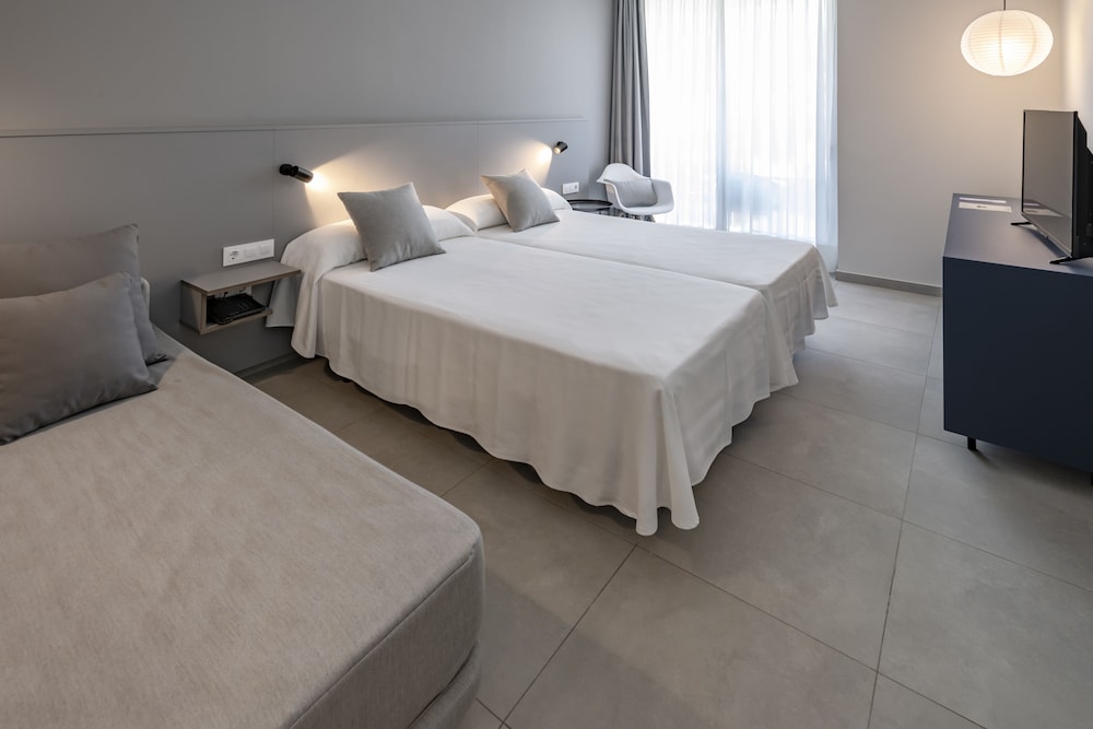 Superior Double Room, Balcony (3 adults) photo 2
