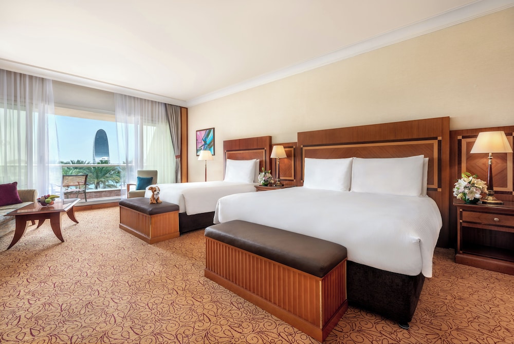 Family Gulf View Room King - Free daily shuttle bus to Yas attractions, Yas Mall and Grand Mosque