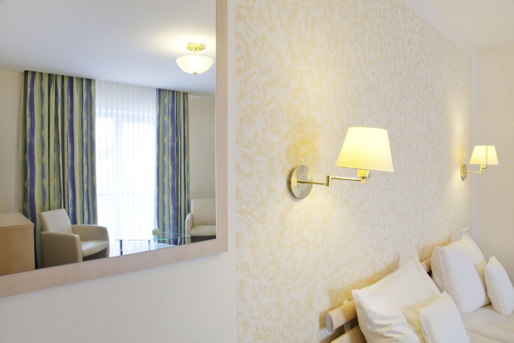 Standard Double Room - Photo 8