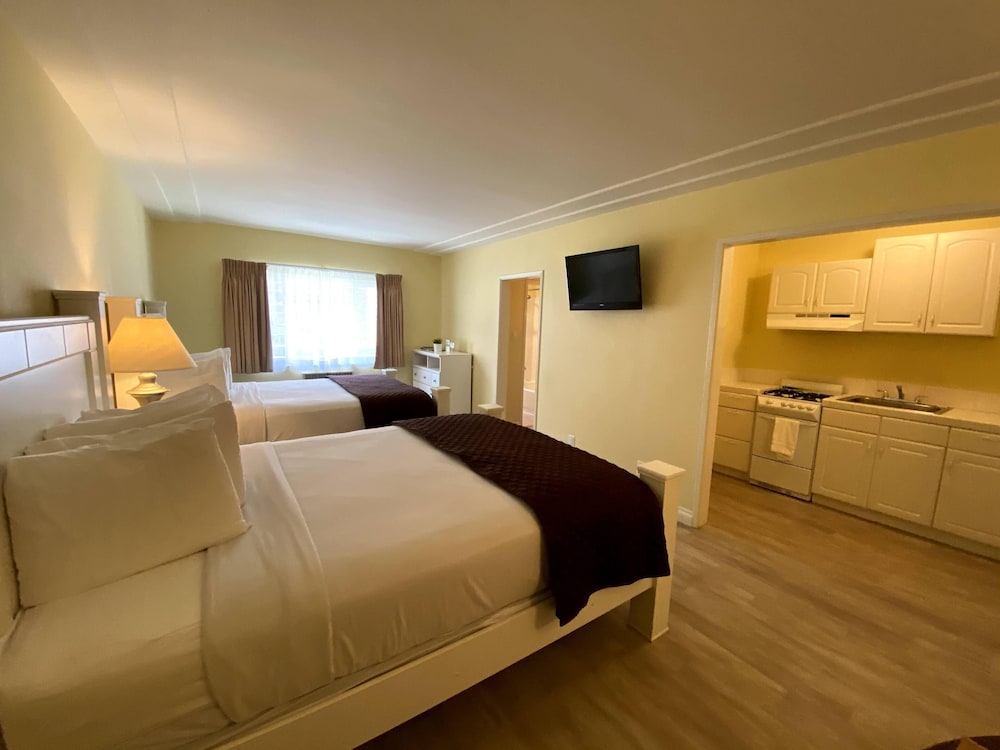 Executive Room, 2 Queen Beds, Kitchen