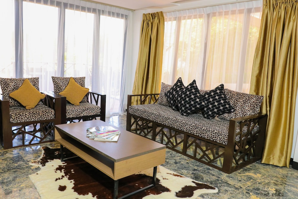 Villa with Private Pool - Photo 4