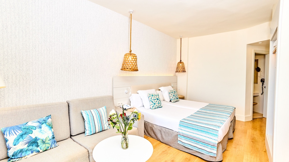 Deluxe Room, Sea View (Quadruple)