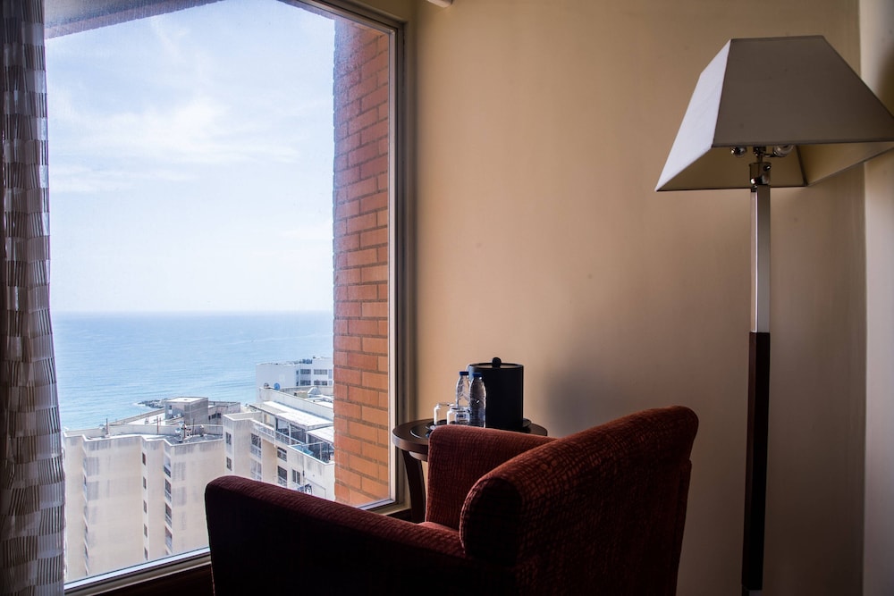 Room, 2 Double Beds, Partial Ocean View photo 3