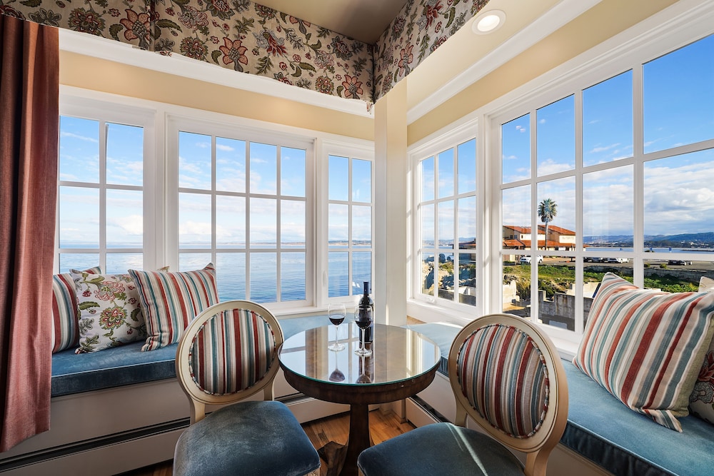 Deluxe Room, 1 King Bed, Fireplace, Corner (Ocean)
