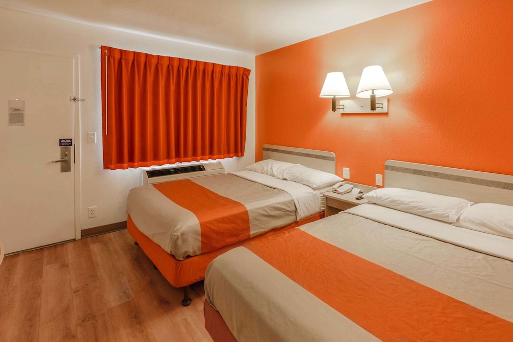 Deluxe Room, 2 Double Beds, Non Smoking, Refrigerator & Microwave photo 2