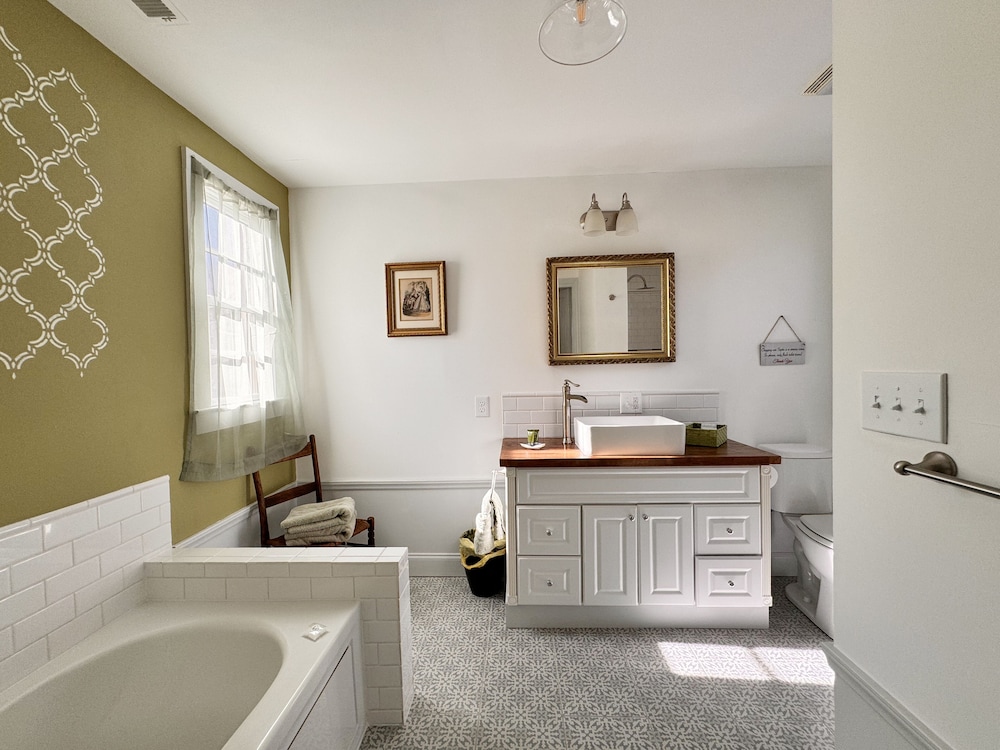 Miss Emily Suite photo 3
