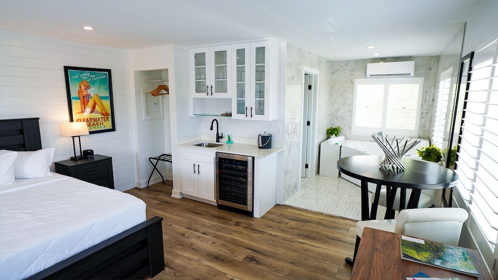 Honeymoon Suite photo 3
