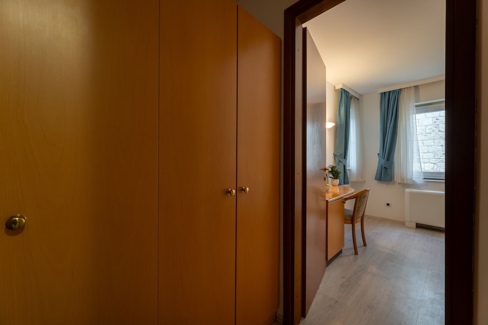 Standard Room, 2 Twin Beds - Photo 5