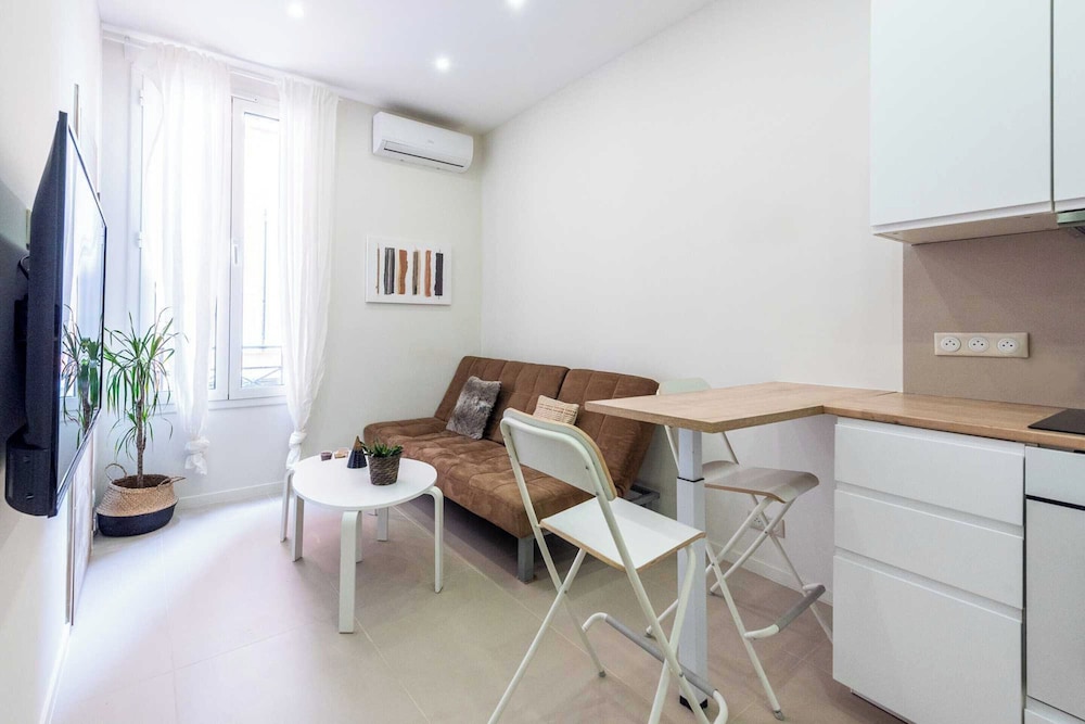 Apartment photo 1