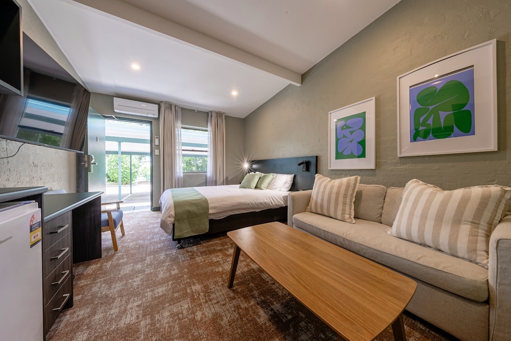 Standard Double Room, Non Smoking (Standard Motel Room)