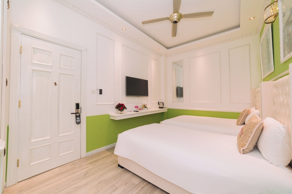 Deluxe Twin Room, Balcony - Photo 8