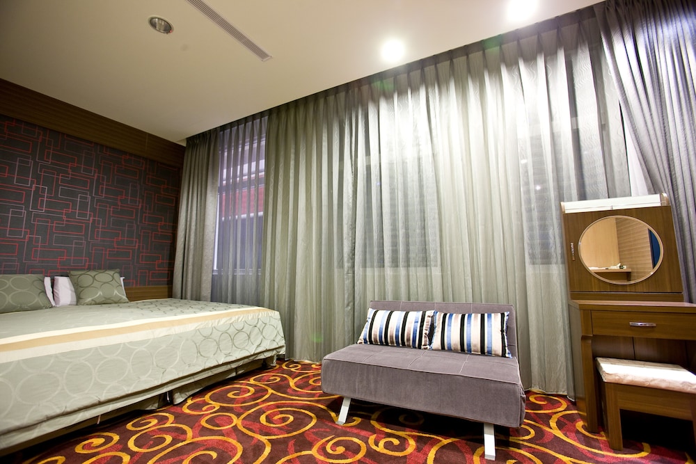 Signature Quadruple Room, Multiple Beds photo 2