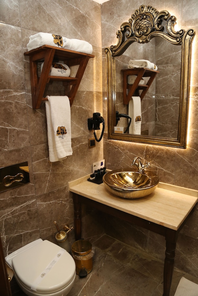 Honeymoon Suite photo 2