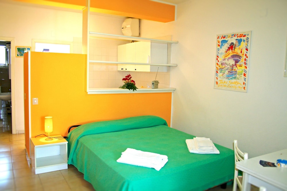 Studio, 2 Bedrooms
