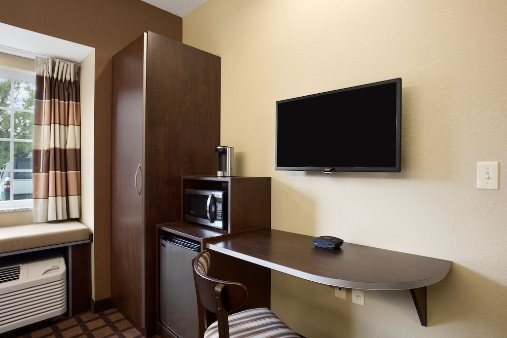 Room, 2 Queen Beds, Non Smoking (Visual/Hearing Impaired) photo 3