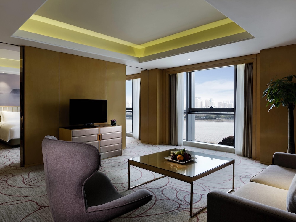 Executive Suite, 1 King Bed, River View, Executive Level photo 1