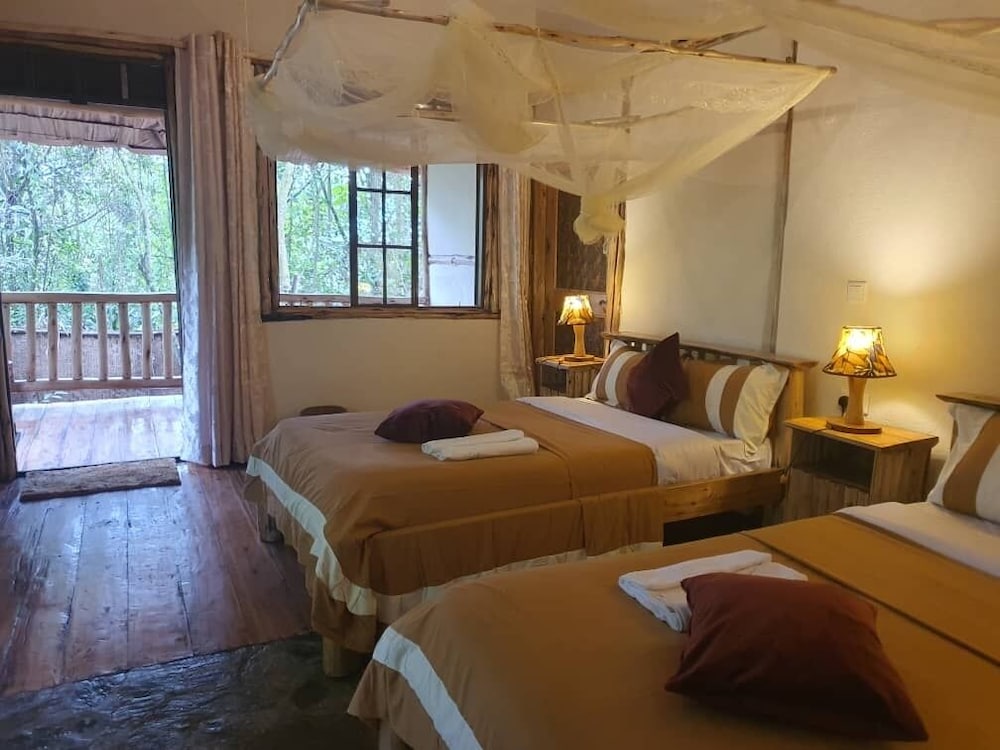 Luxury Cottage, 2 Queen Beds photo 2