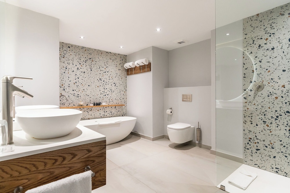Sea View Suite - Photo 6