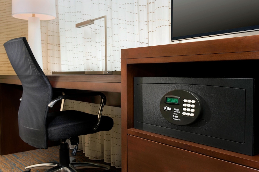 Suite, 1 Bedroom thumbnail 5