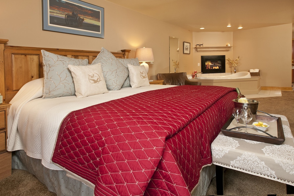 Deluxe Room, 1 King Bed