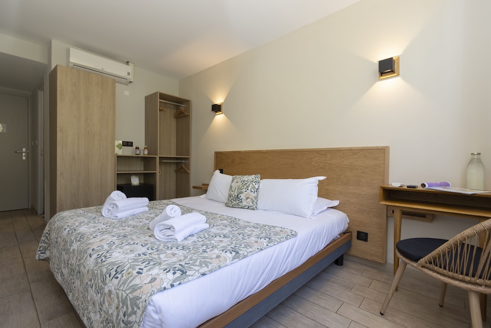 Standard Room photo 2