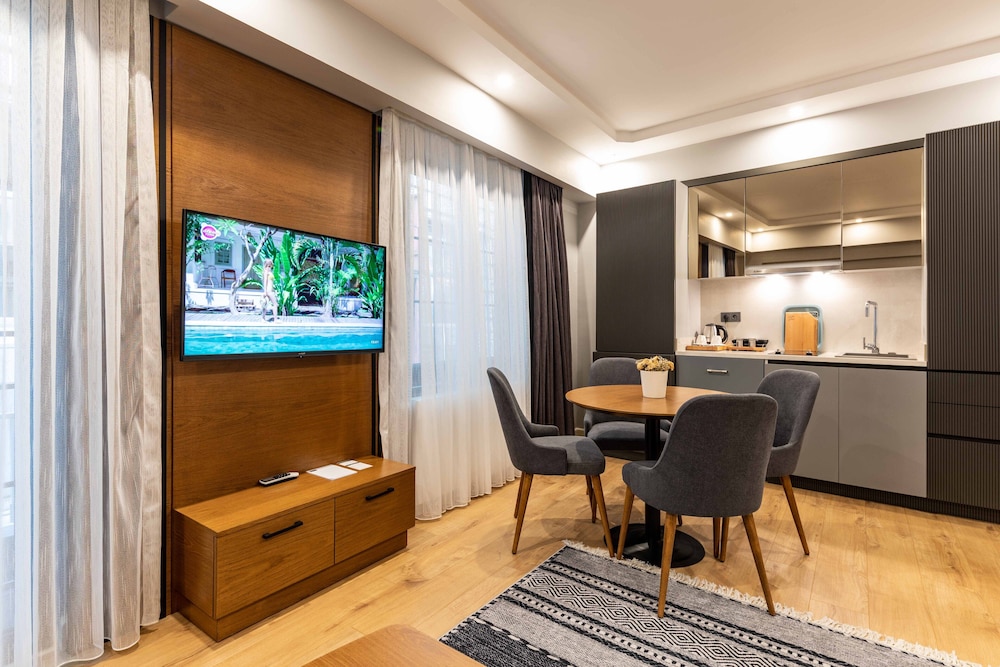 Luxury Suite photo 3