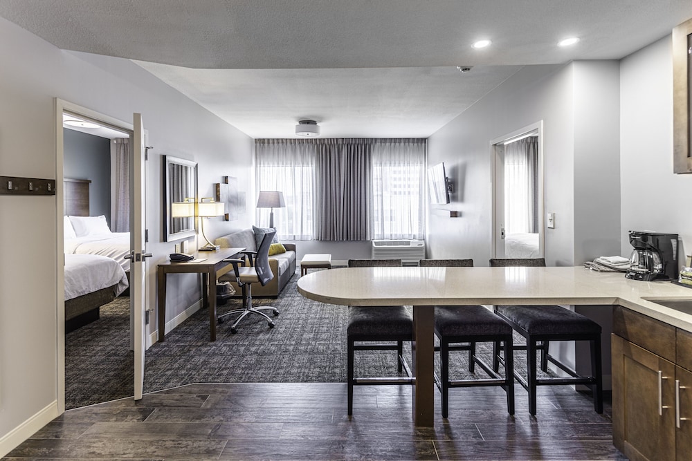 Suite, 2 Bedrooms, Kitchen photo 1