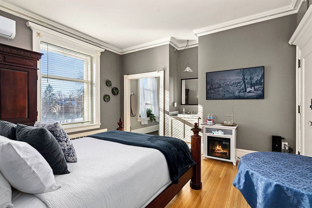 Park Avenue Suite photo 1