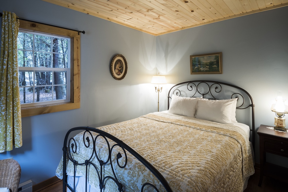 Room, Private Bathroom (Quail Cottage -Breakfast Not Included) photo 3