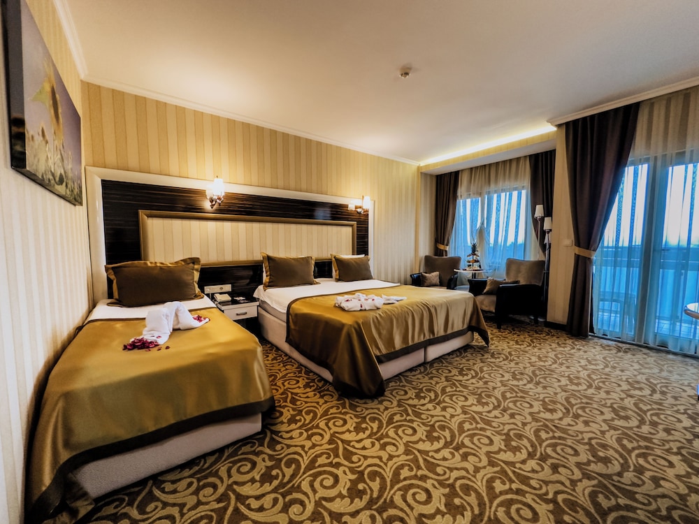 Deluxe Triple Room photo 3